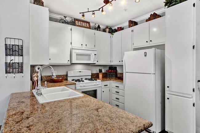 Building Photo - 13133 Le Parc