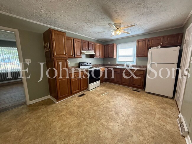 Building Photo - Charming 4 Bedroom in Winston Salem