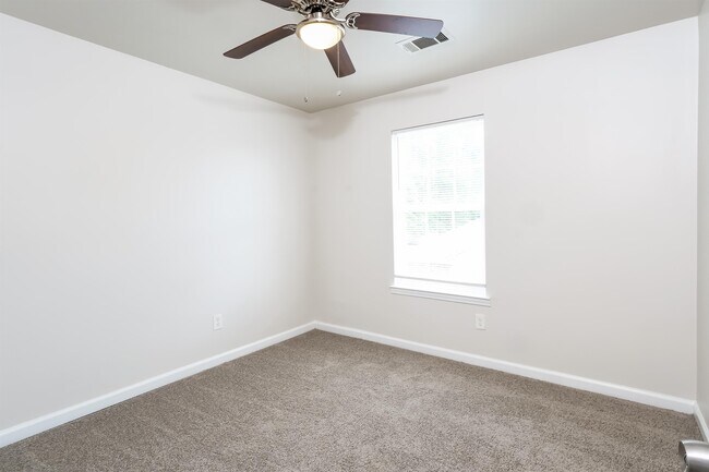 Building Photo - 6923 Parkbrook Ln