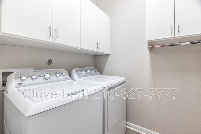 Building Photo - 940 Windflower