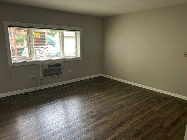 Building Photo - 3505 S Oak Park Ave