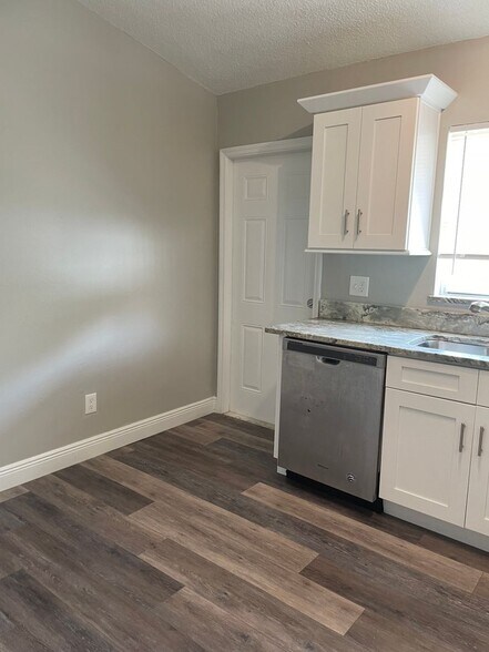 Building Photo - 3Bdrm 2Bath Villa -- Gated Community of Harbor Town