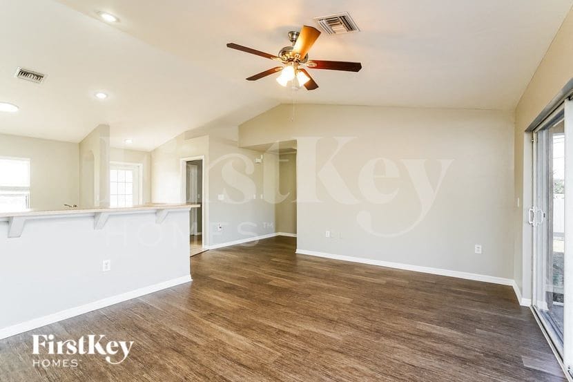 Building Photo - 1724 NE 1st Ave