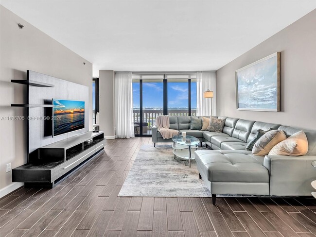 Building Photo - 2000 Island Blvd