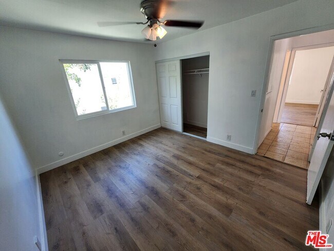 Building Photo - 1499 W 35th Pl