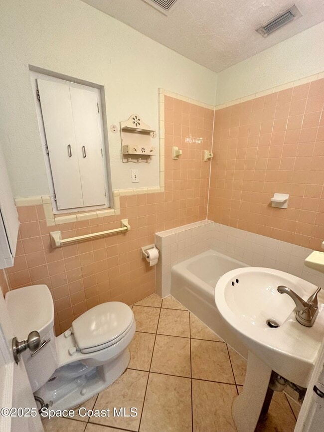 Building Photo - 350 Vesta Cir