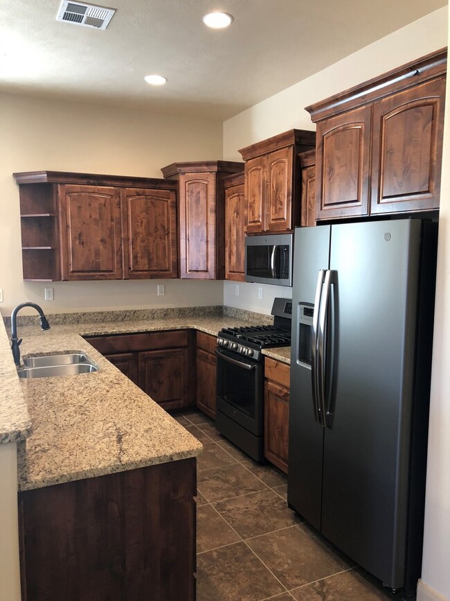 Building Photo - Tanzanite townhome in Sky Ridge