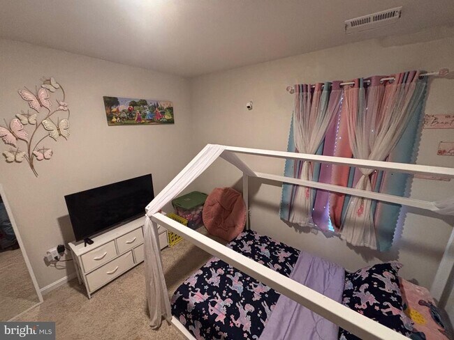 Building Photo - 255 Maple Run Dr