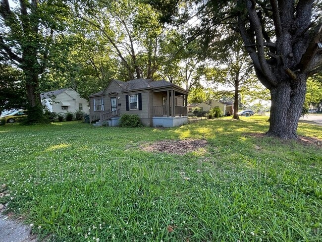Building Photo - 893 Freeman St