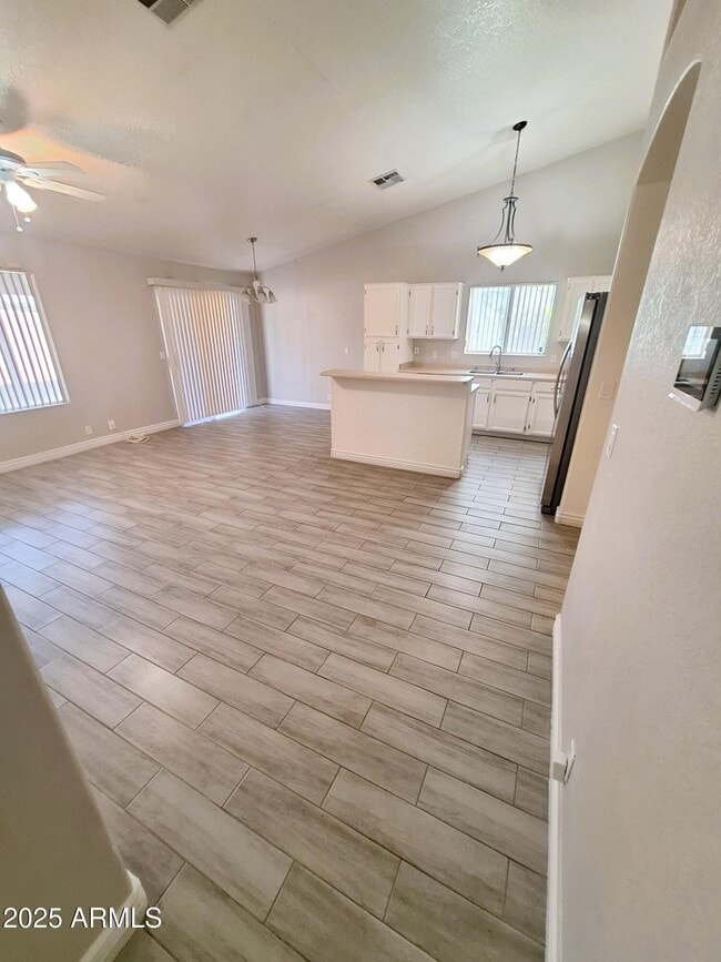 Building Photo - 8512 W Tuckey Ln