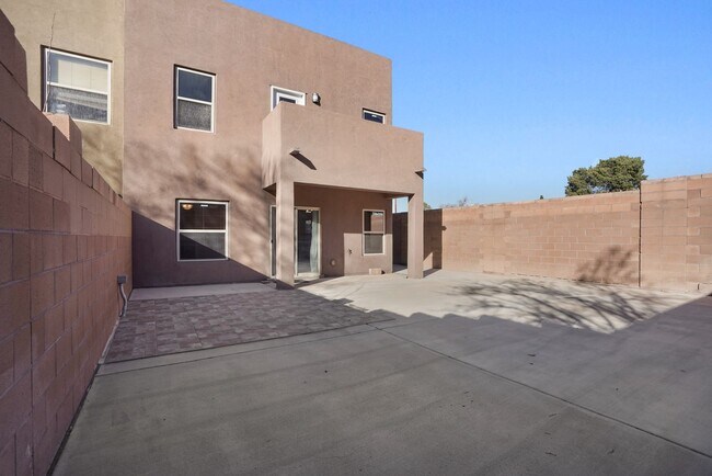 Building Photo - **Beautiful Corner Lot Home – 3 Bed | 2.5 Bath | 2-Car Garage**