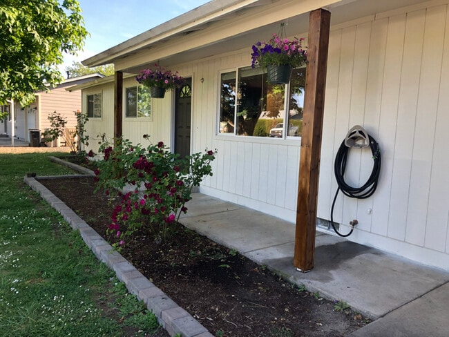 Building Photo - 570 15th St