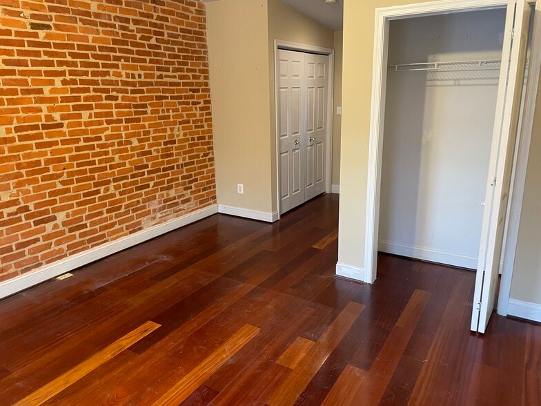 Master Bedroom - 1022 S Bouldin St