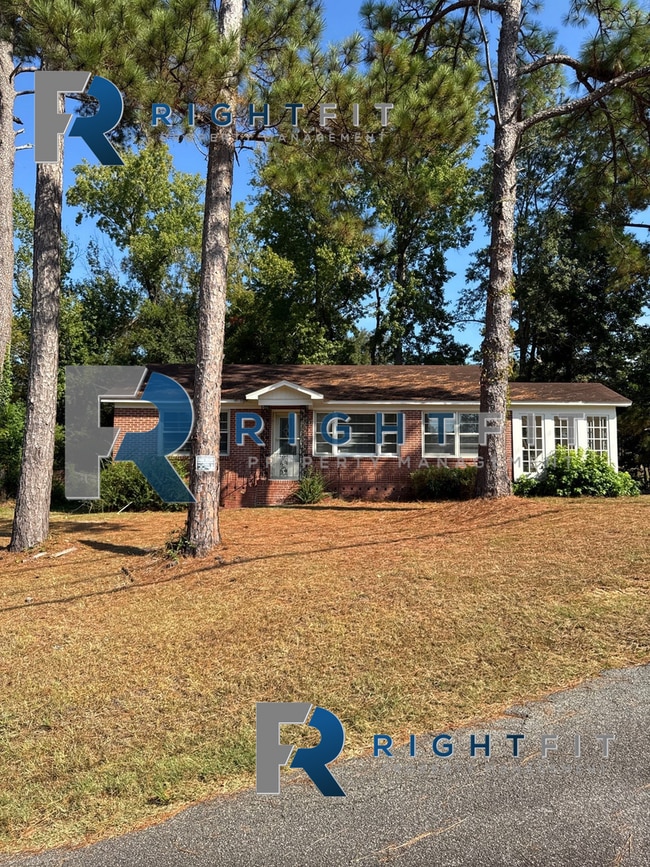 Building Photo - Charming House in Columbus