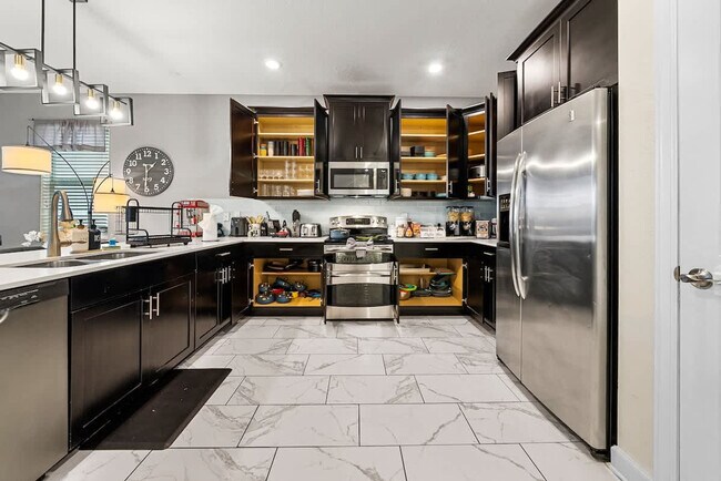 Building Photo - 1605 Maidstone Ct