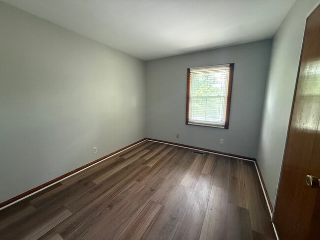 Building Photo - 613 Newberry Dr