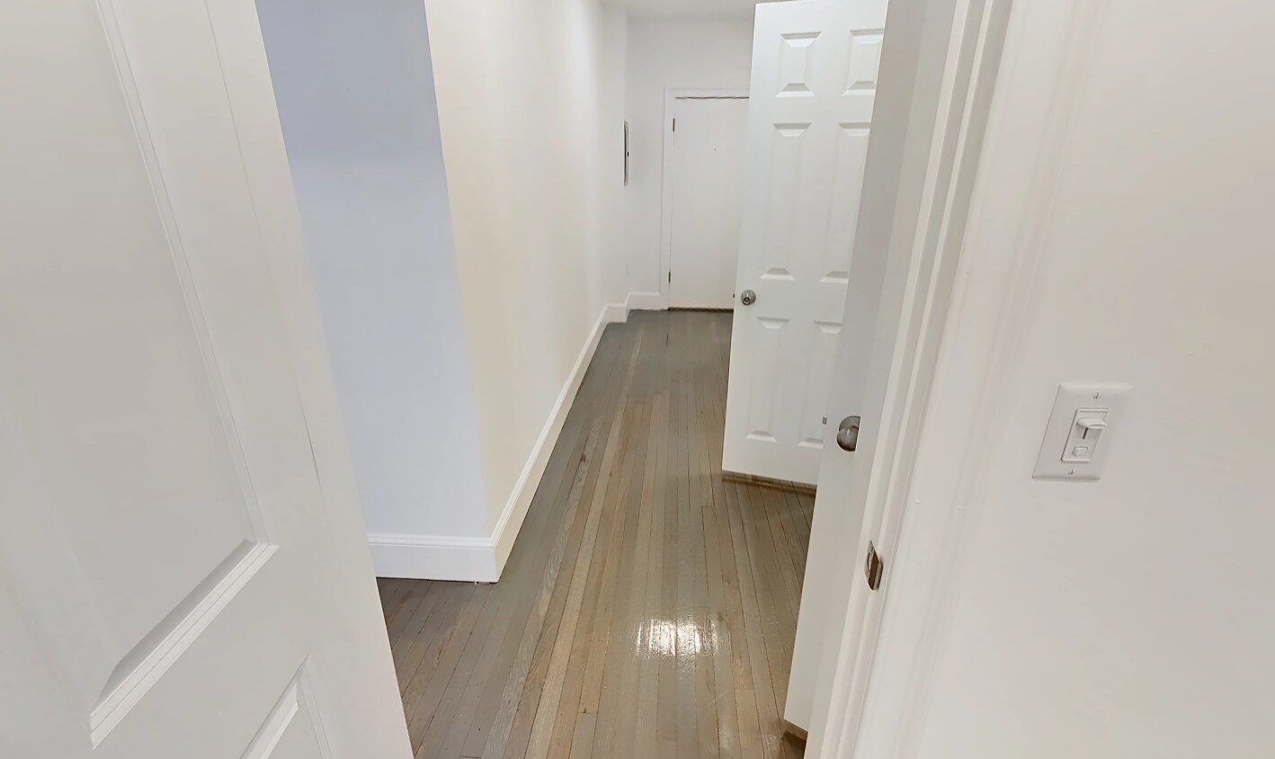 Building Photo - 52 Queensberry St