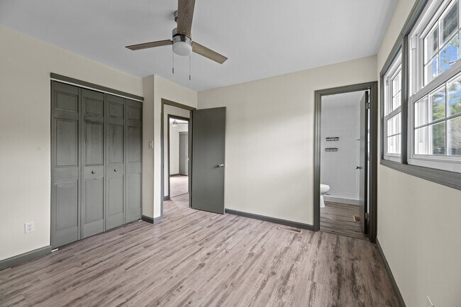 Building Photo - 116 Shepard St