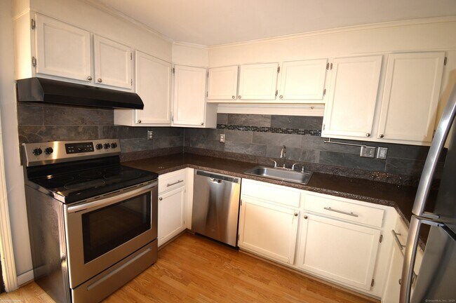Building Photo - 250 Woodford Ave