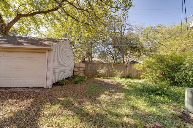 Building Photo - One side of Duplex Available- 2 Bedroom- 1...