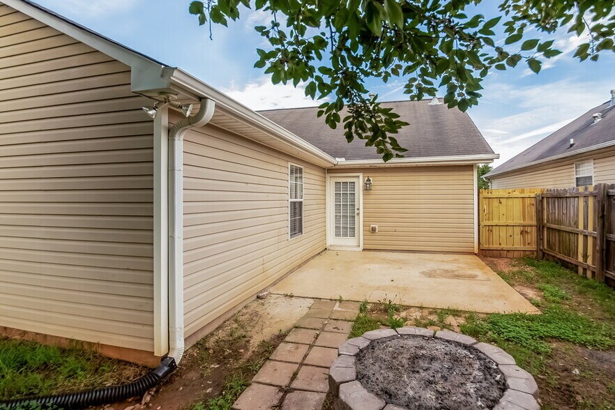 Building Photo - 5035 Yellow Pine Dr