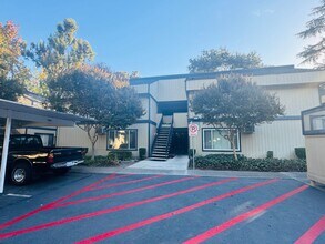 Building Photo - One Bedroom Condo In Fairway West Condominiums