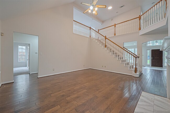 Building Photo - 1327 W Forest Dr