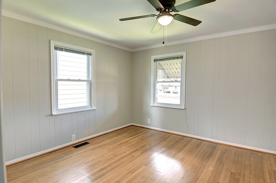 Building Photo - 523 Watervliet Ave