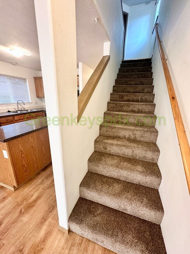 Building Photo - 3-Bedroom, 2-Bathroom Row House Near Alber...