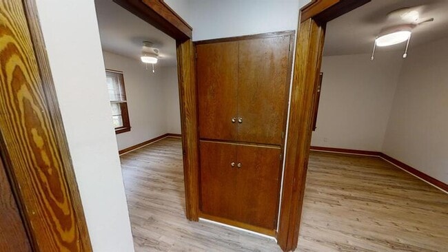 Building Photo - 1514 Golden Ave