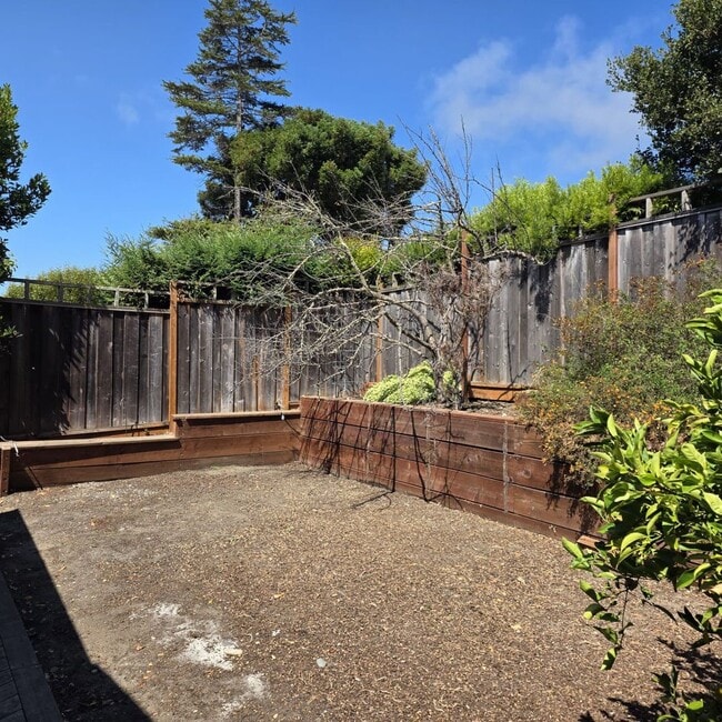 Building Photo - Beautiful Four bedroom, Two bathroom house...