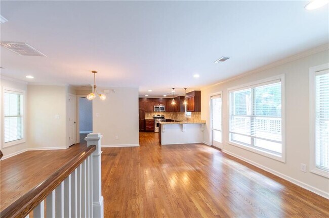Building Photo - 3014 Skyland Dr NE