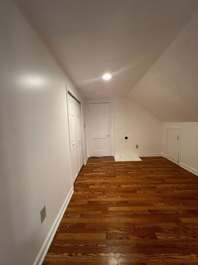 Building Photo - 14221 Glenside Rd