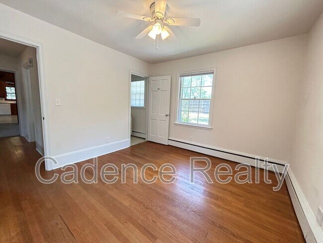 Building Photo - 1607 Azalea Dr