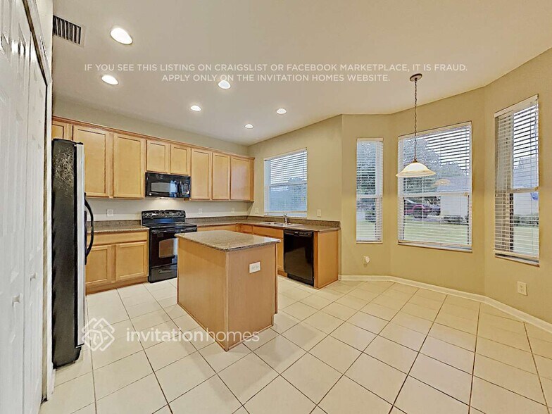 Building Photo - 9551 Baton Rouge Ln