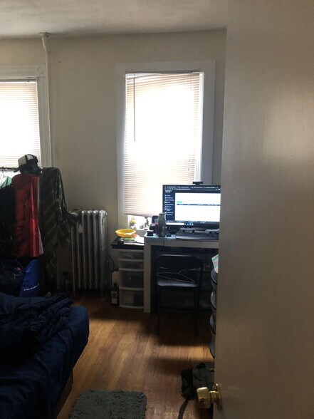 Building Photo - 121 Hillside St