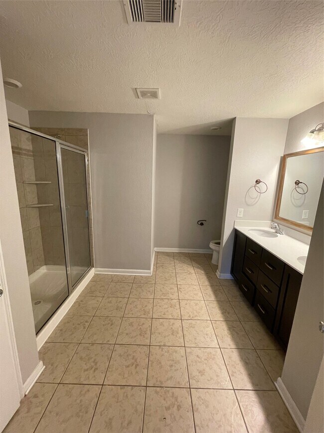 Building Photo - 15827 Copper Oak Ln