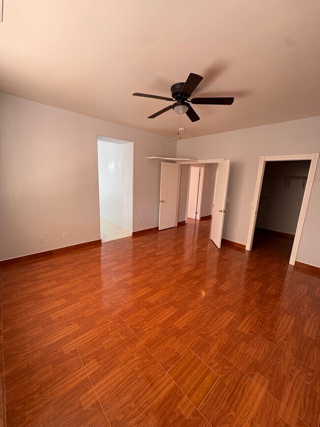 Building Photo - 1312 Holguin St