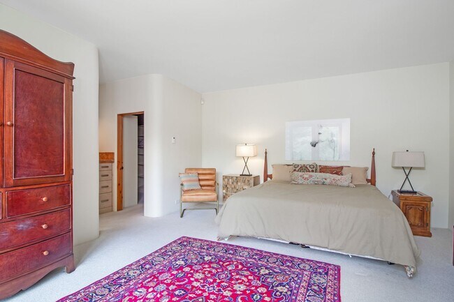 Building Photo - Sun Valley Home, Fully Furnished and Move-in Ready