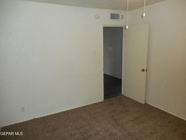 Building Photo - 701 W Yandell Dr