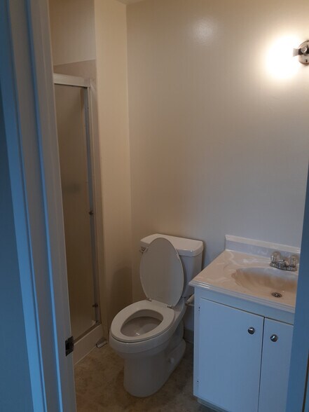 Building Photo - 3456 Redwood Ct