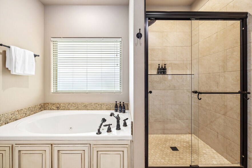 Building Photo - 305 Peach Orchard Rd