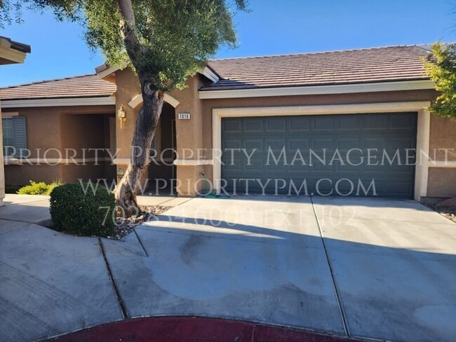 Building Photo - GORGEOUS! Single Story Townhome ~ 2 Bed ~ ...
