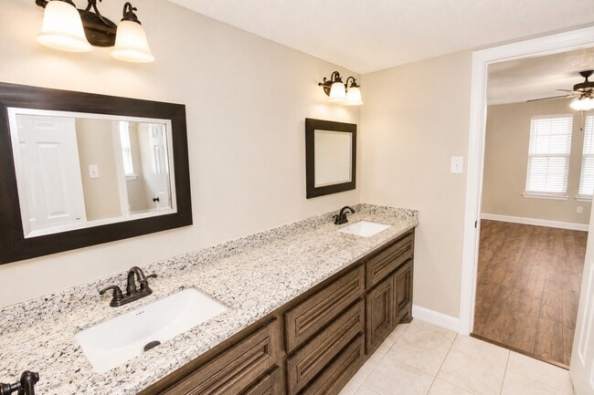 Building Photo - 3206 Pecan Point Dr