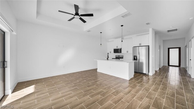 Building Photo - 4989 Fairway Ct