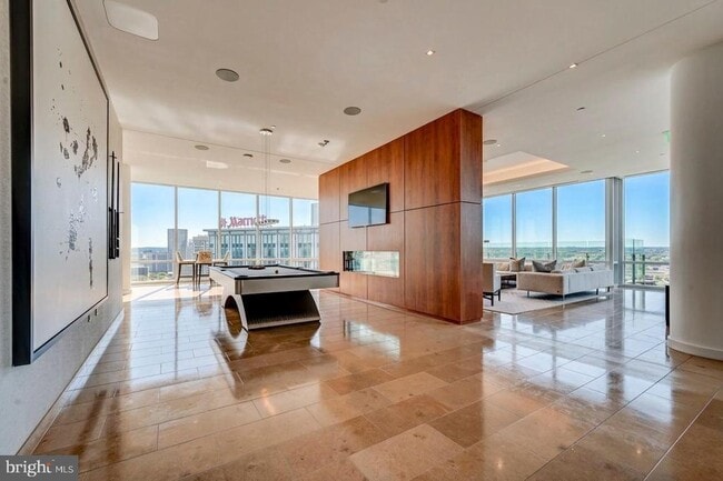 Building Photo - 300 International Drive