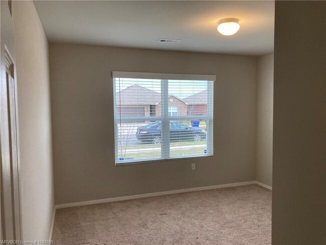 Building Photo - 8004 Dogwood Dr