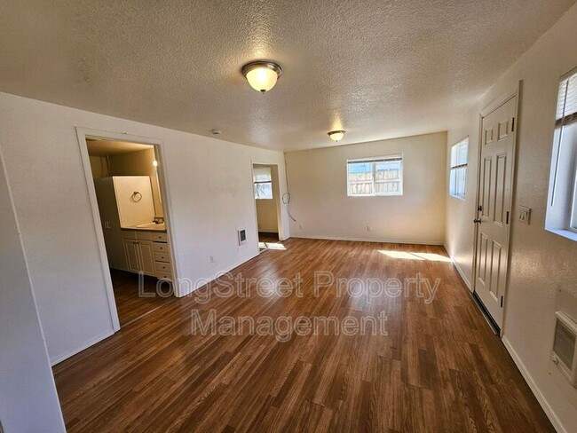 Building Photo - 4553 NE 105th Ave