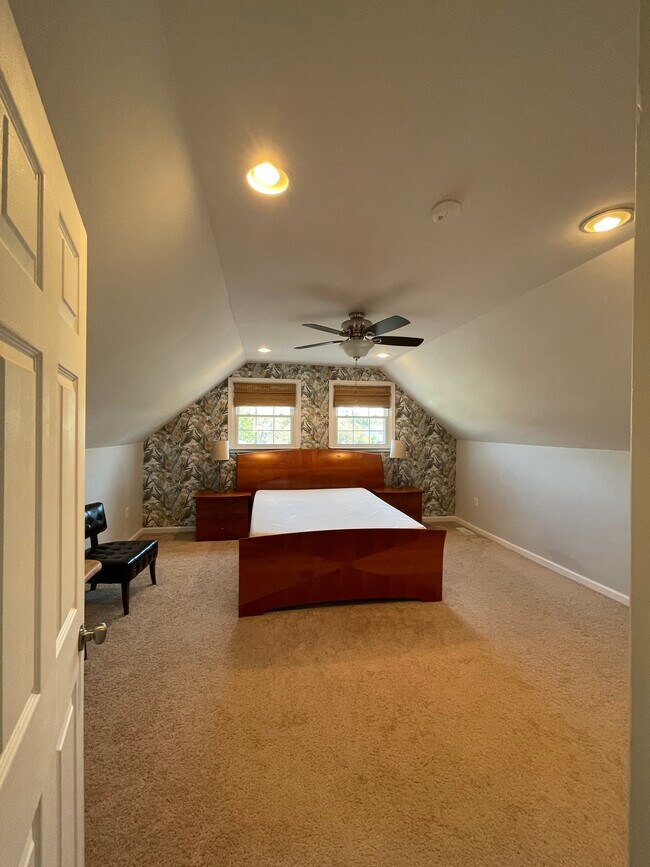 Building Photo - 6 Greystone Cir