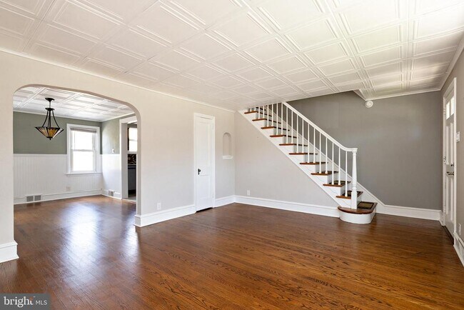 Building Photo - 17 Dowling Ave